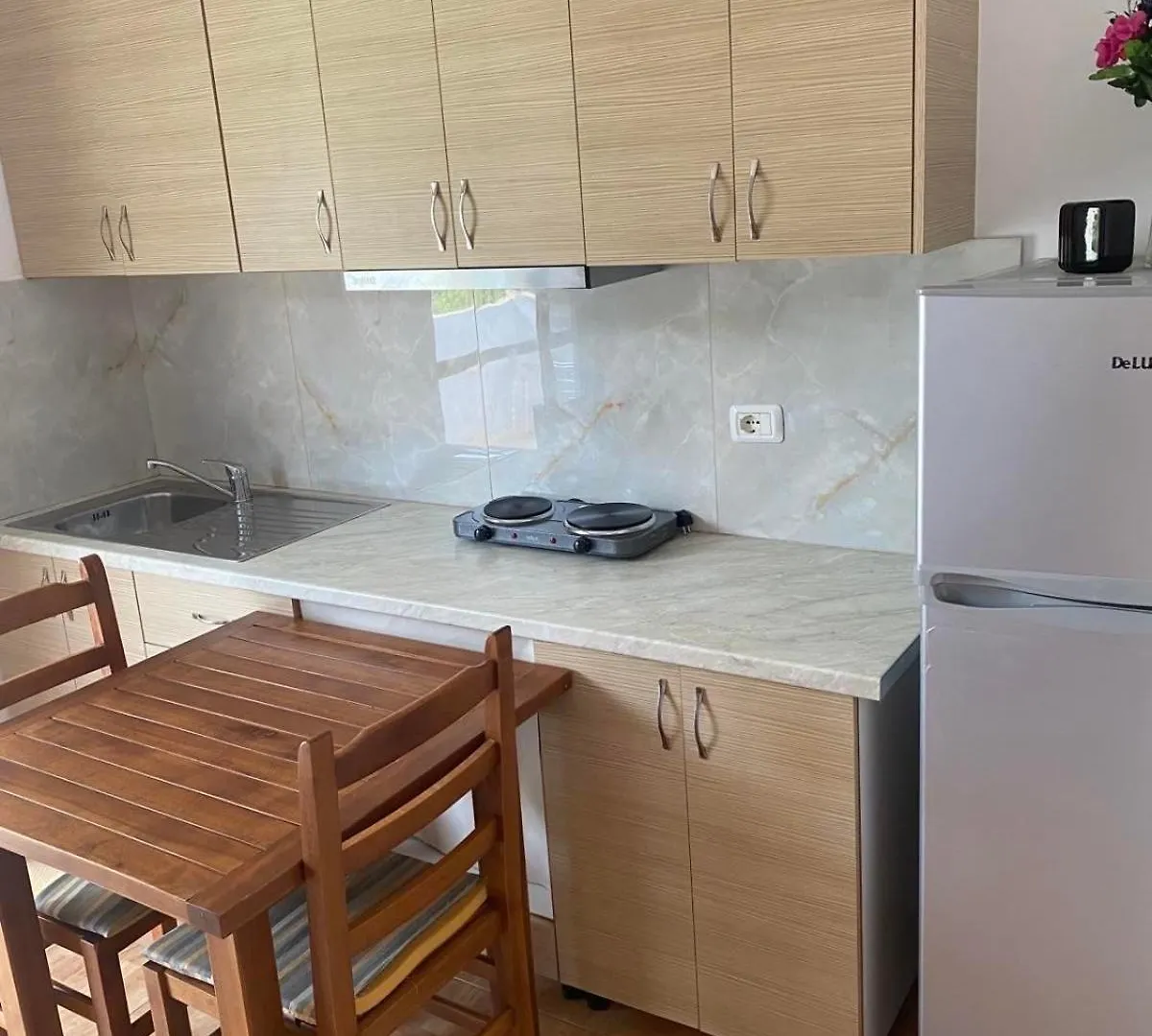Ilias Family Rooms Himare Albania