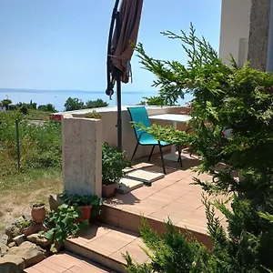 https://studio-apartman-lucky-star-private-parking.primorje-gorskikotar.com